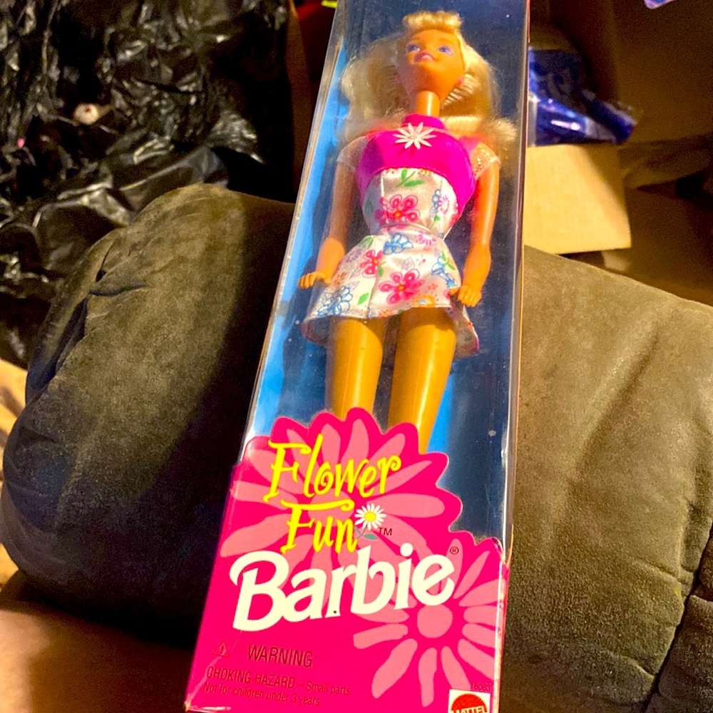 New vintage 1996 Mattel Flower Fun Blonde Barbie Doll